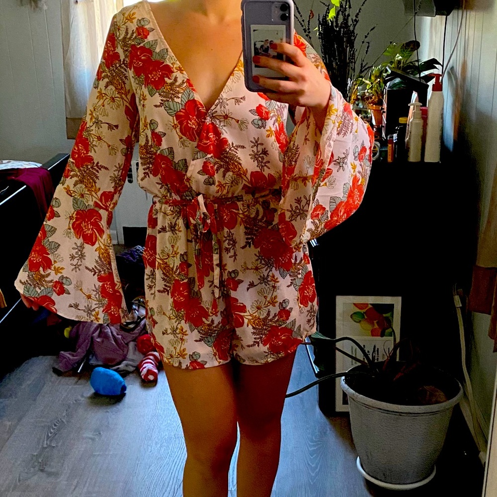 XS lulus long sleeve romper